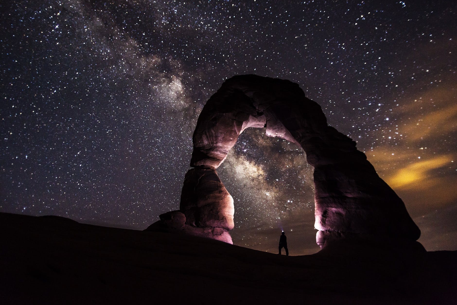 This image has an empty alt attribute; its file name is delicate-arch-night-stars-landscape.jpg